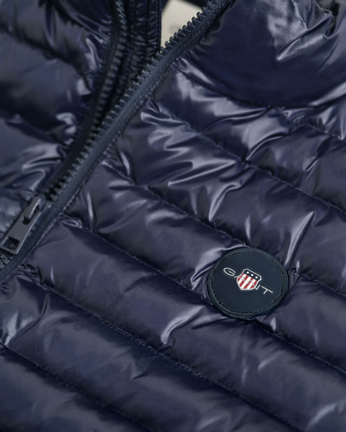 Teens glansig l&auml;tt vadderad v&auml;st