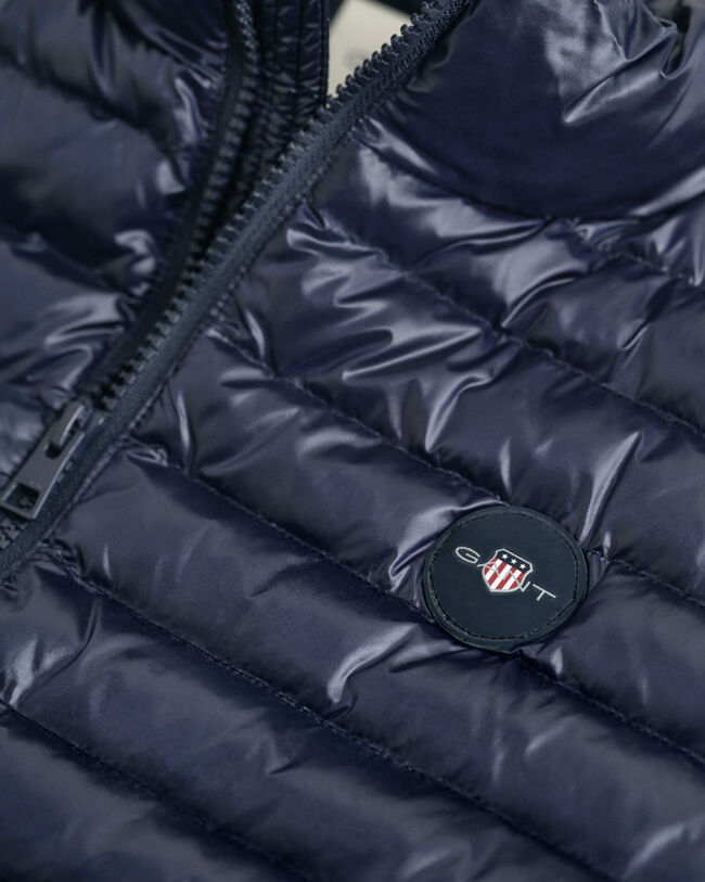 Teens glansig l&auml;tt vadderad v&auml;st