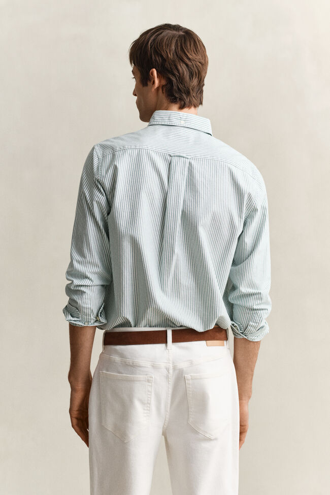 Klassisk oxfordskjorta med mellanbreda r&auml;nder