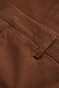 Eleganta chinos med slim fit