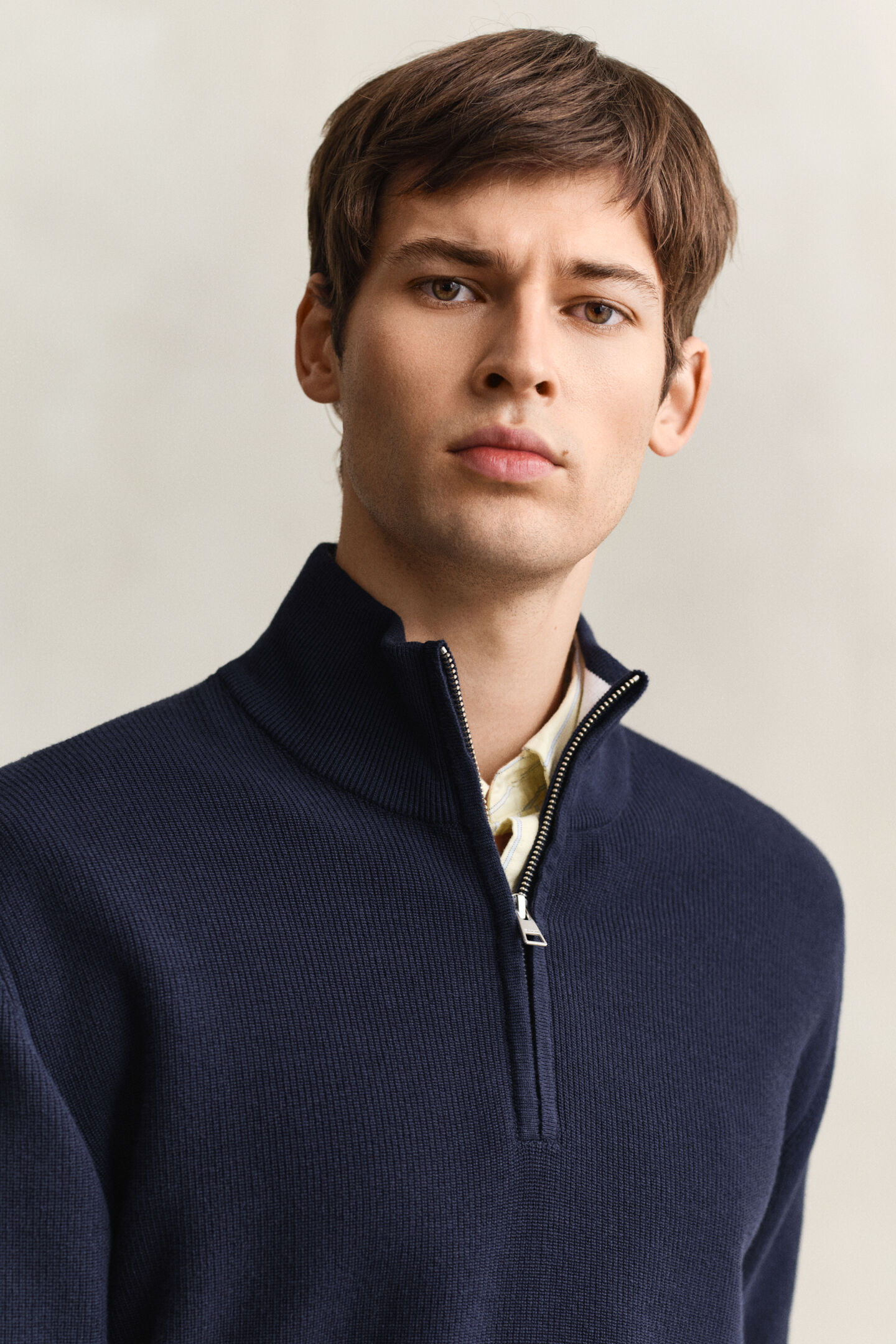 Ribbstickad bomullstr&ouml;ja med half-zip