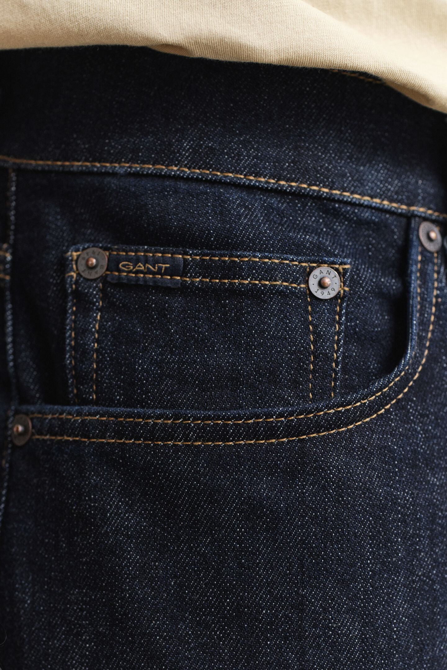 Regular fit jeans i stilren tv&auml;tt