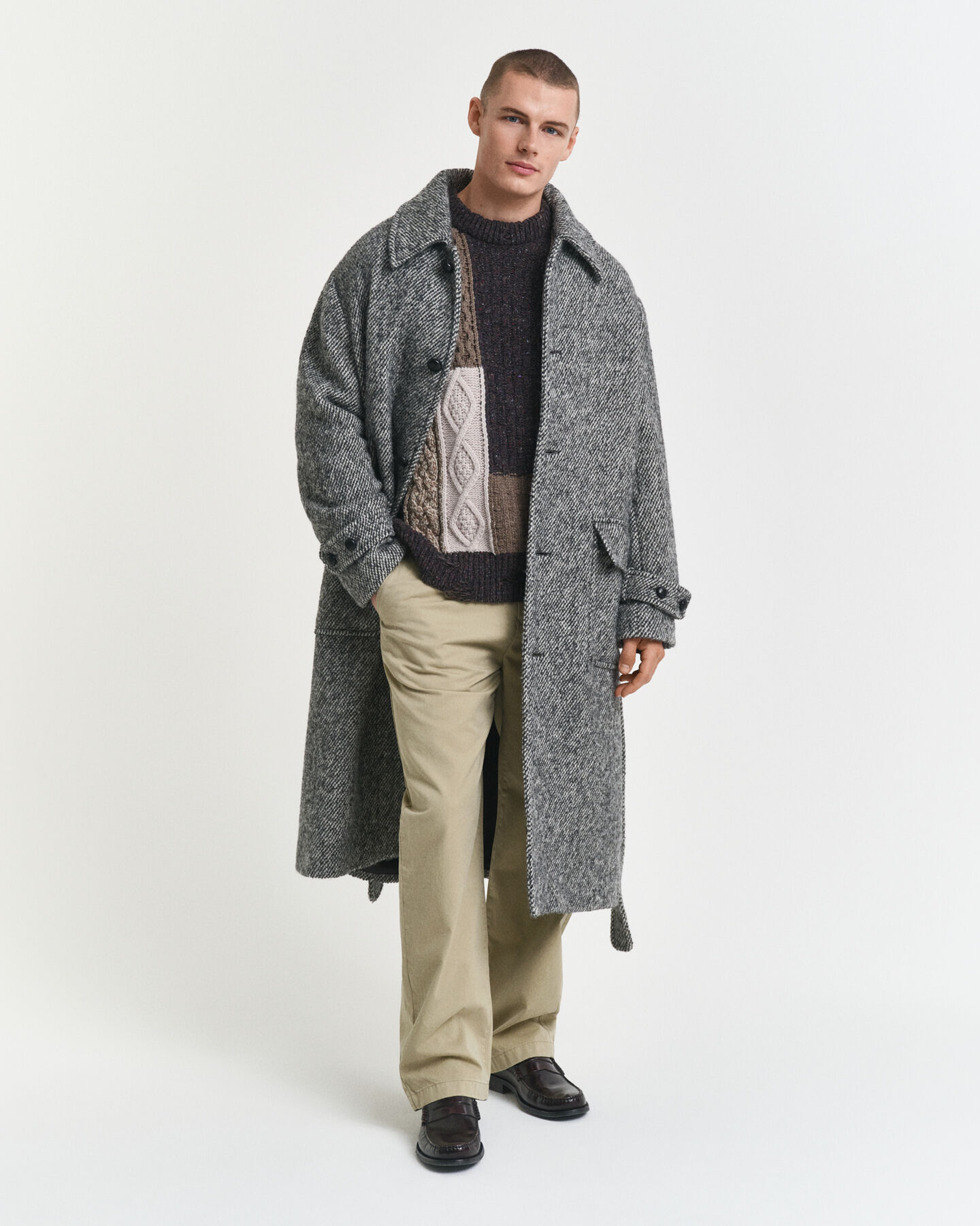 Lappt&auml;cksm&ouml;nstrad tr&ouml;ja med rund halsringning