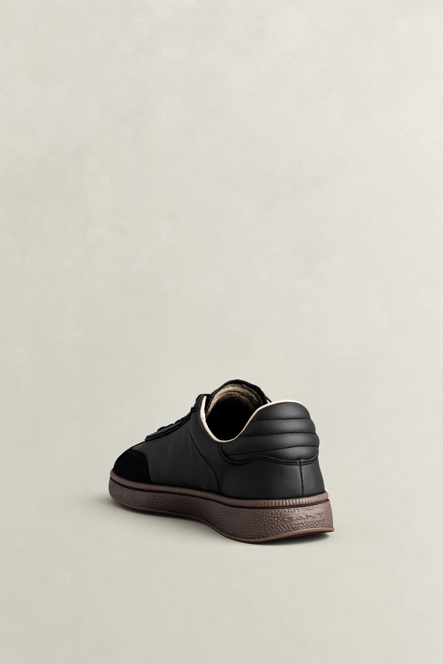 Cuzmo sneakers i l&auml;der