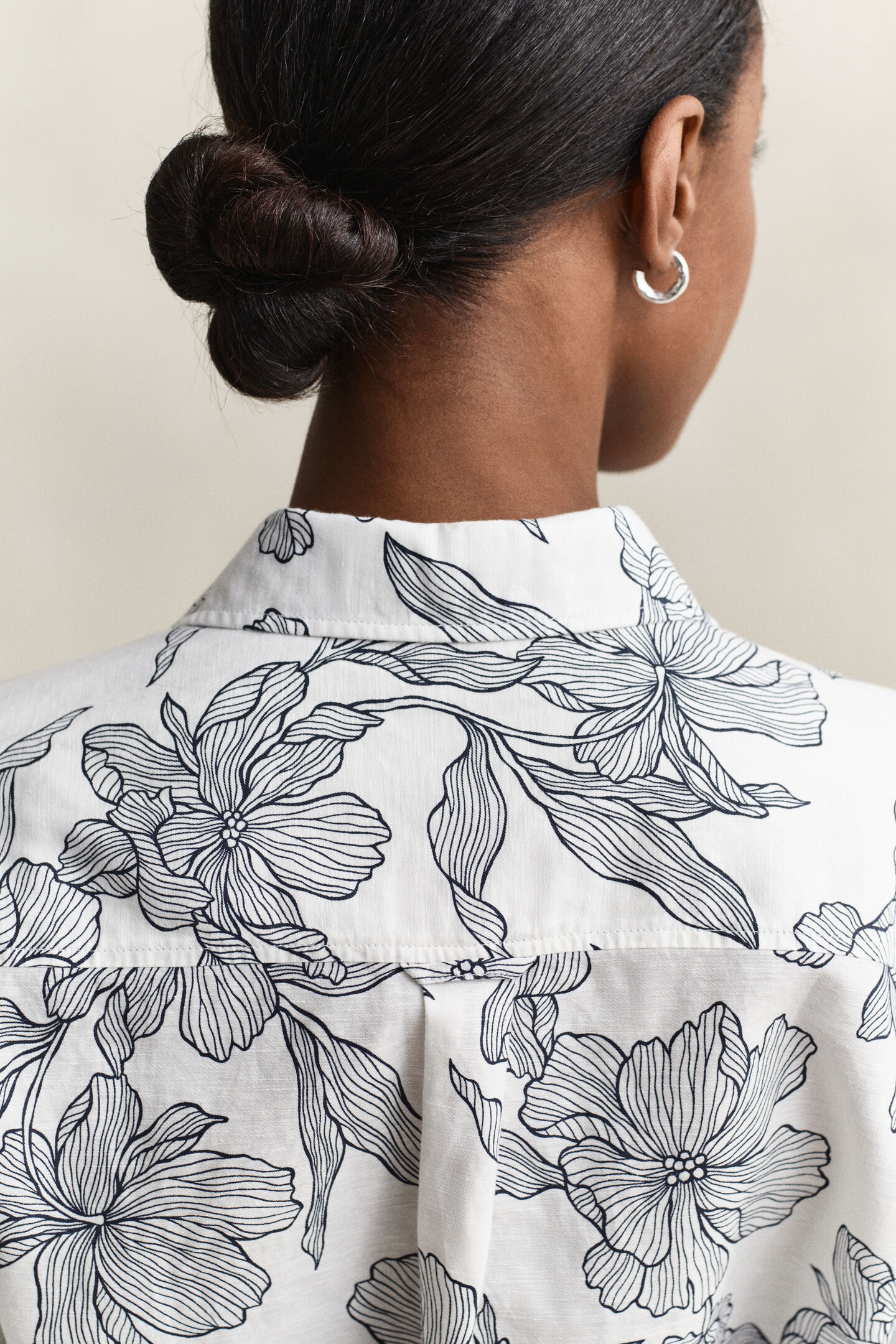 Blommig skjortkl&auml;nning i linne