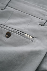Eleganta chinos med slim fit