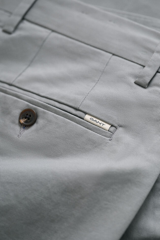 Eleganta chinos med slim fit