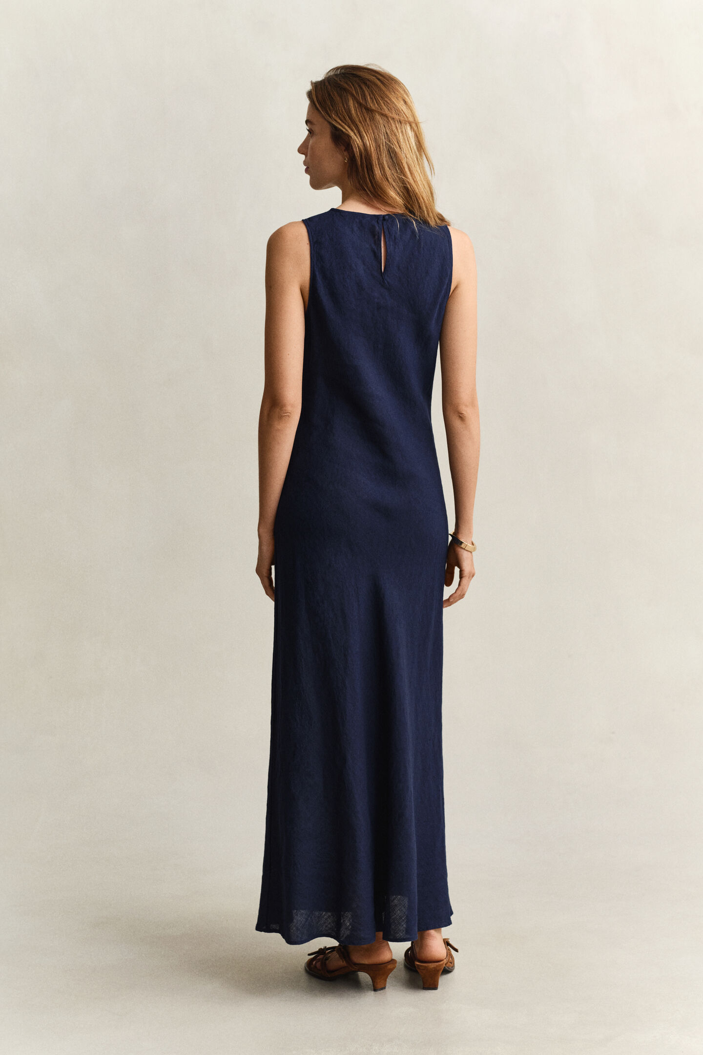 Snedskuren midikl&auml;nning i linne