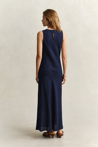 Snedskuren midikl&auml;nning i linne