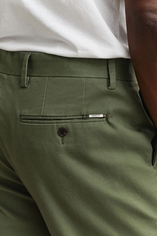 Eleganta chinos med regular fit