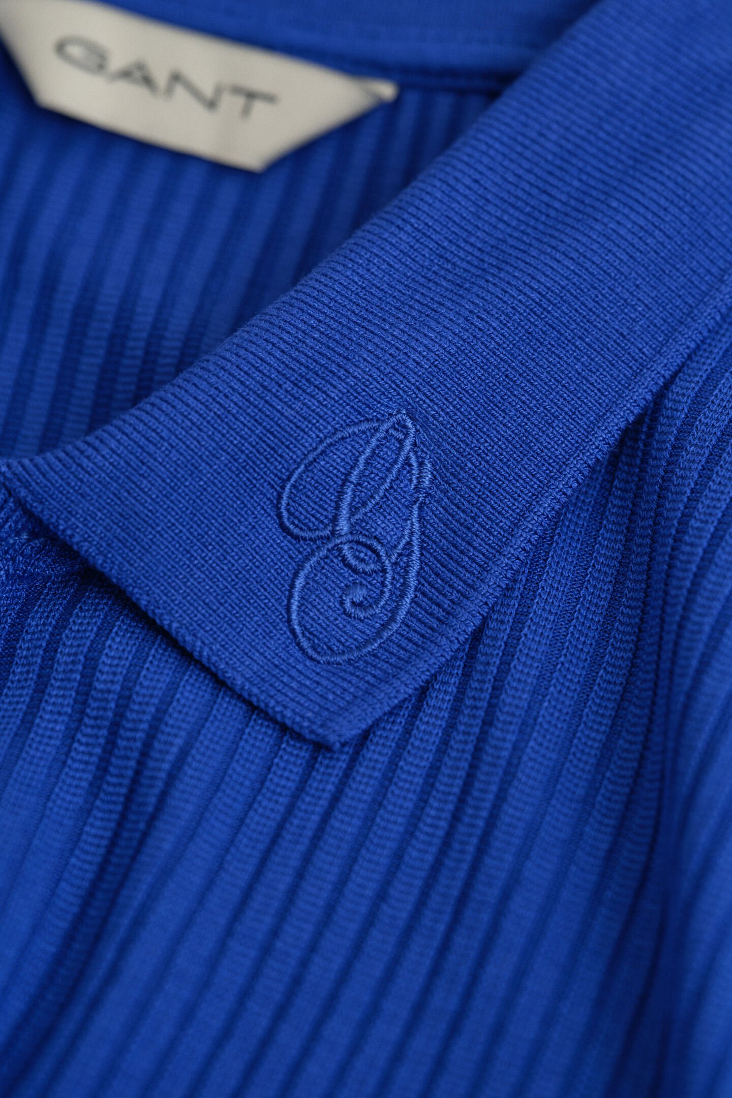 Ribbstickad pik&eacute;tr&ouml;ja