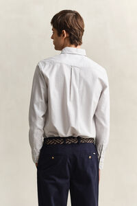 Klassisk oxfordskjorta med mellanbreda r&auml;nder