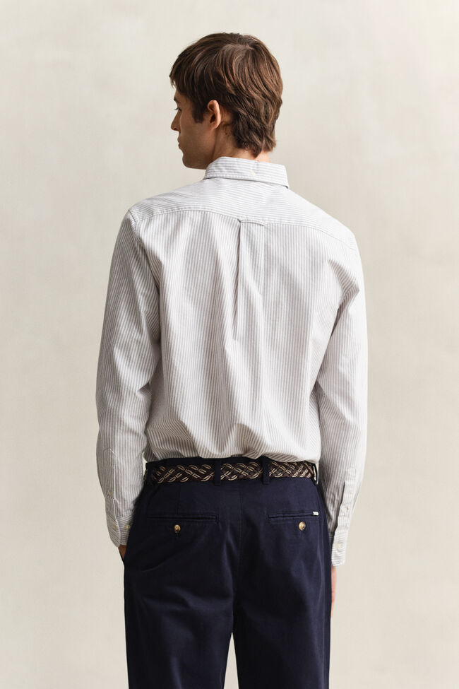 Klassisk oxfordskjorta med mellanbreda r&auml;nder