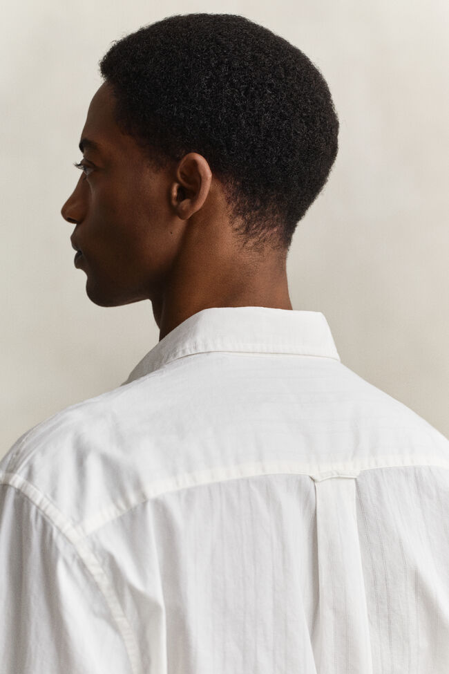 Relaxed fit dobbyv&auml;vd randig skjorta