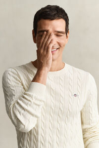 Kabelstickad bomullstr&ouml;ja med rund hals