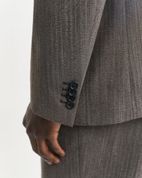 Fiskbensm&ouml;nstrad kostymkavaj