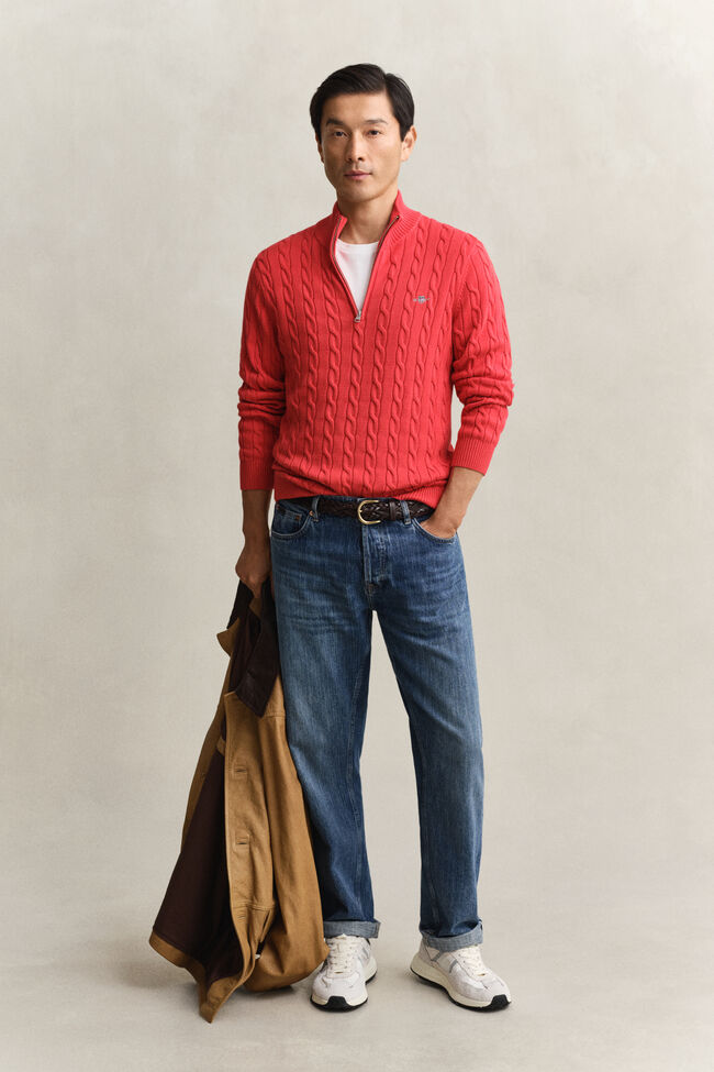 Kabelstickad bomullstr&ouml;ja med dragkedja vid hals&ouml;ppningen