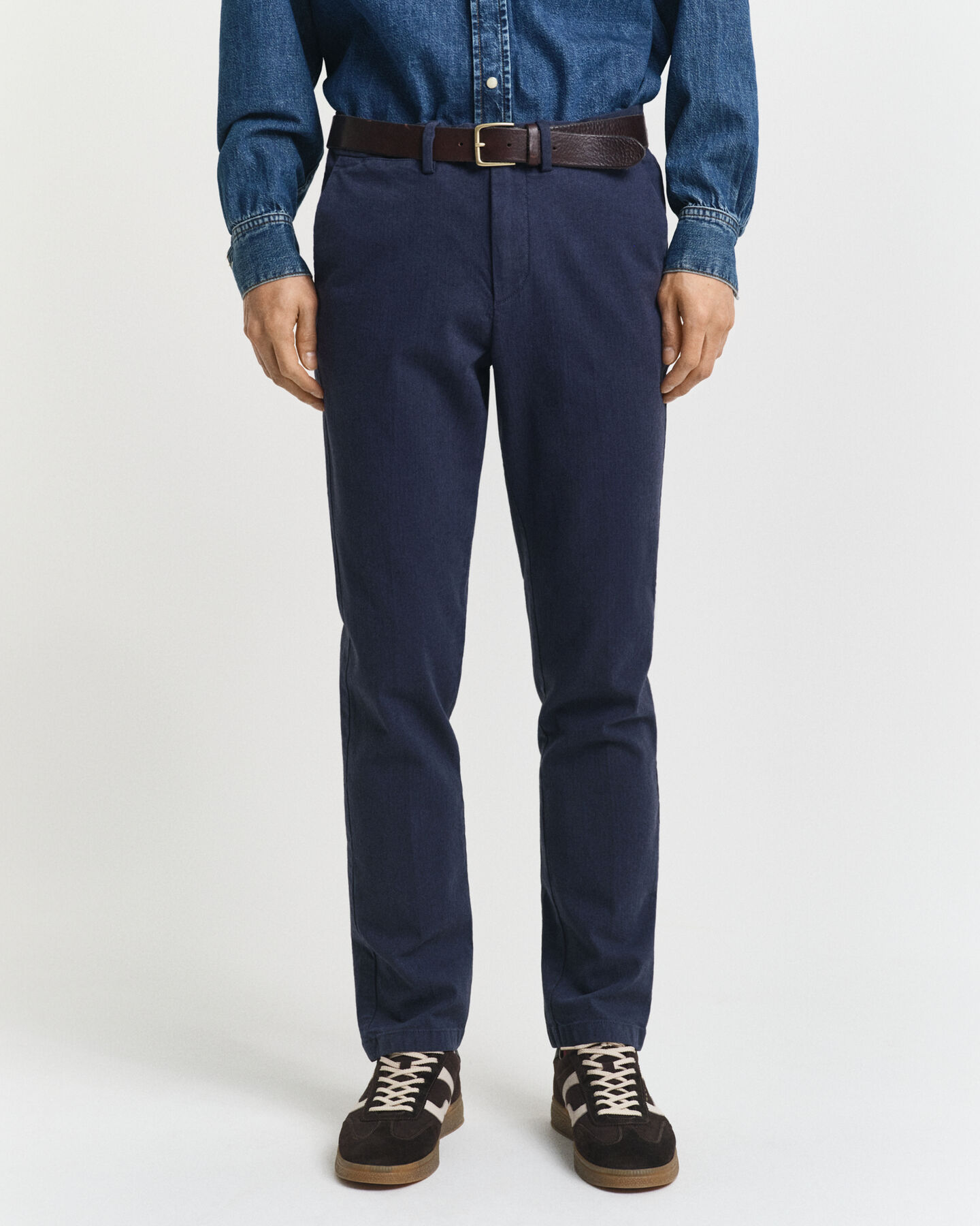 Slim fit jeans i bomull med fiskbensm&ouml;nster