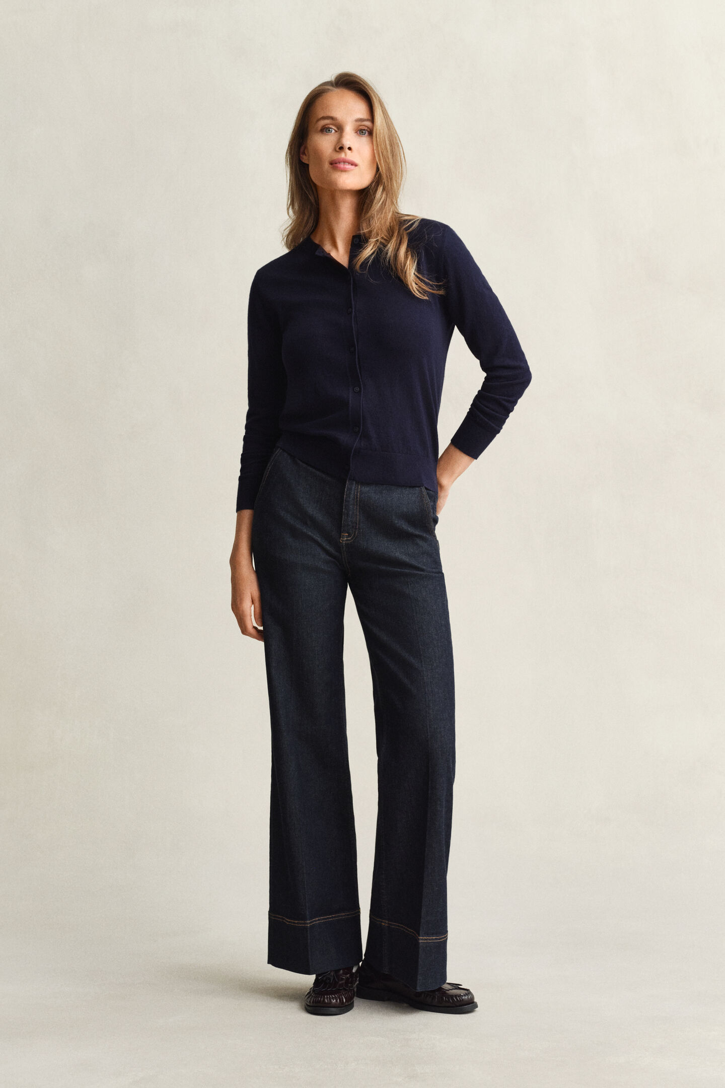 Tunn rundhalsad kofta