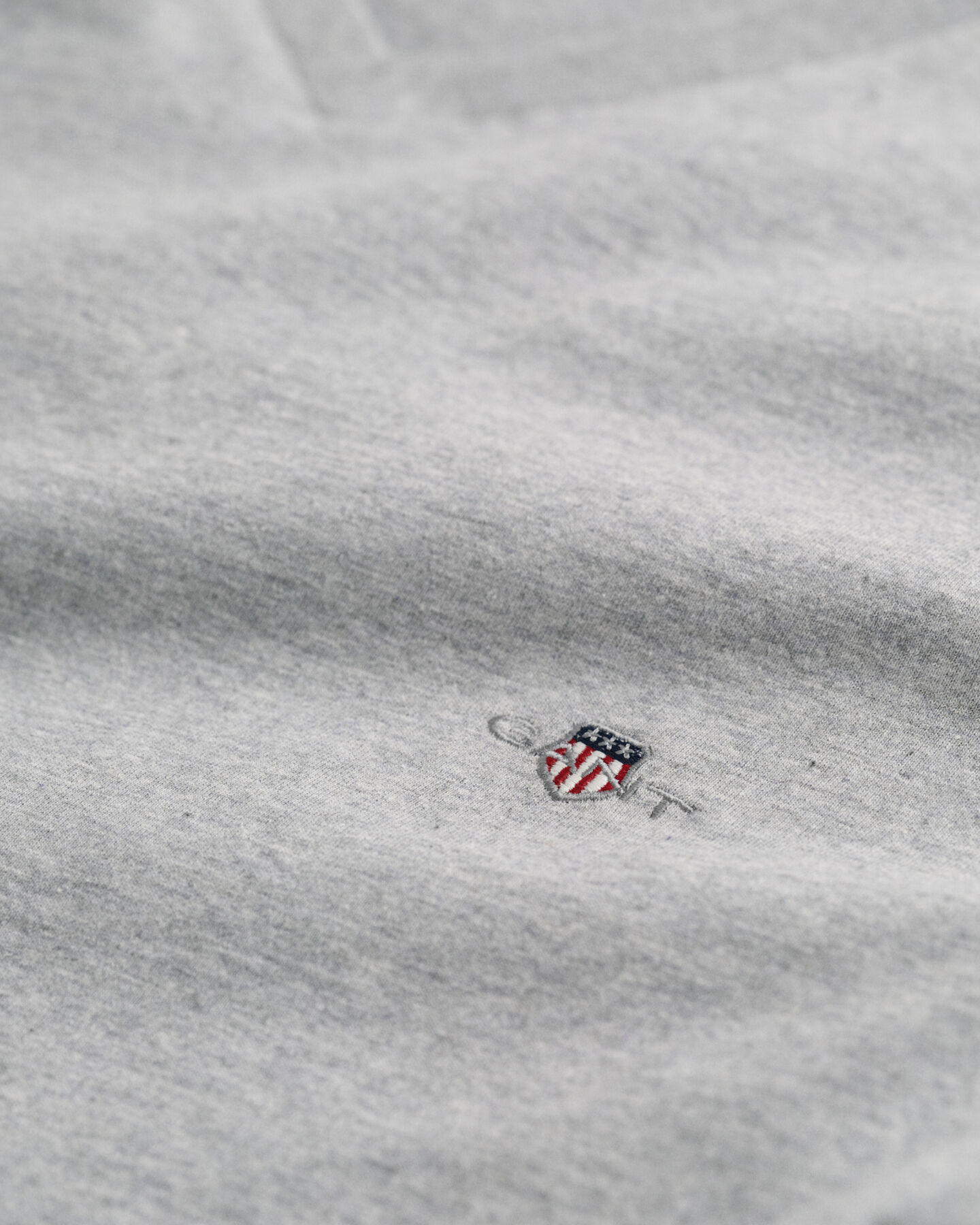 Slim fit Shield V-ringad T-shirt