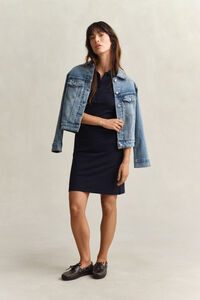 Pik&eacute;kl&auml;nning med sk&ouml;ldemblem