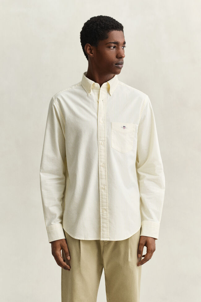 Klassisk oxfordskjorta med mellanbreda r&auml;nder