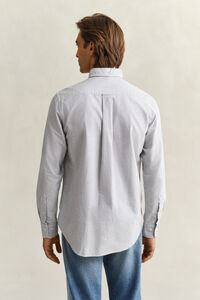 Klassisk oxfordskjorta med mellanbreda r&auml;nder