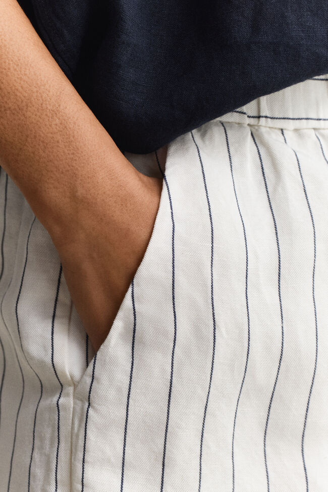 Randiga shorts i linneblandning