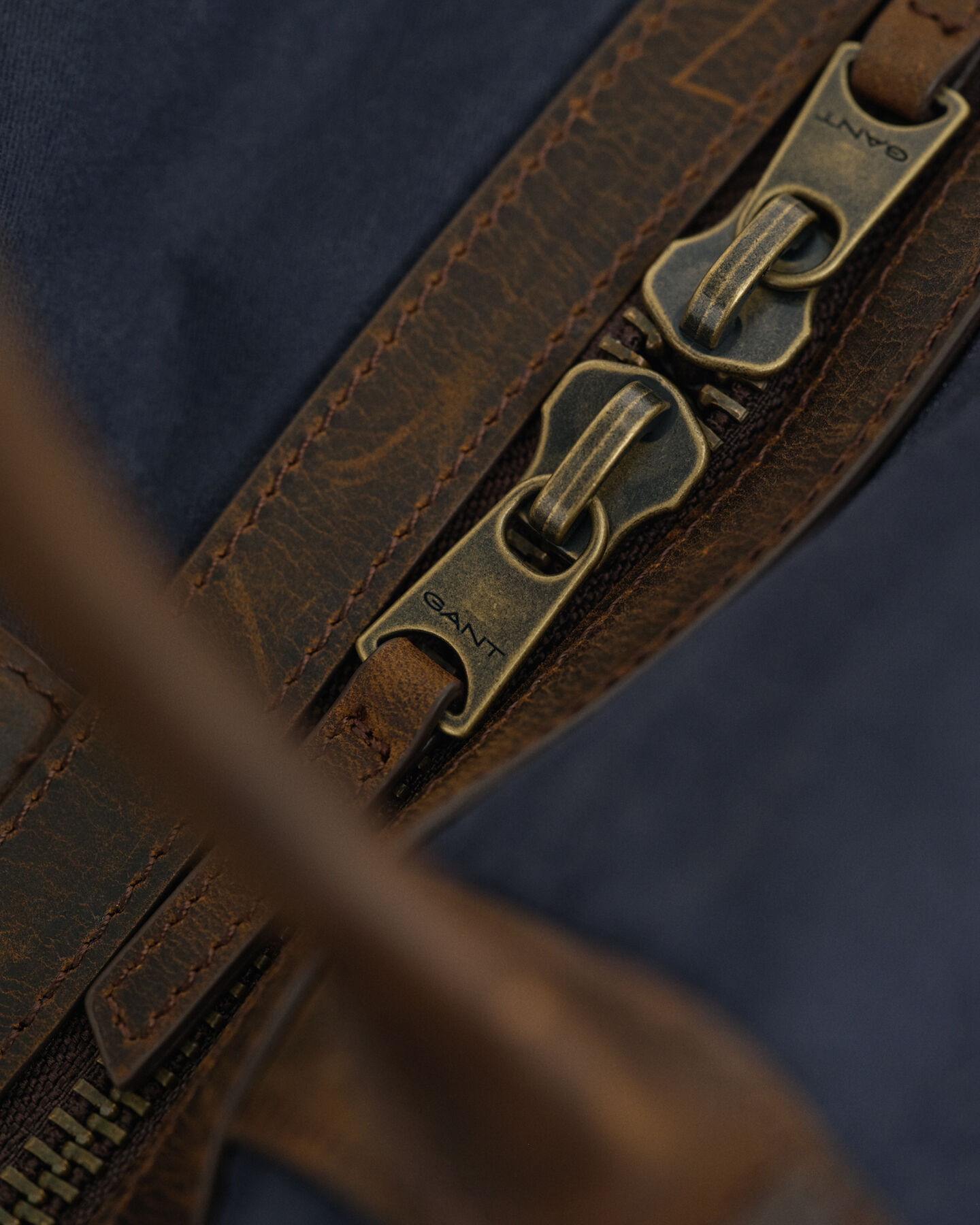 Duffelv&auml;ska i vaxad bomull