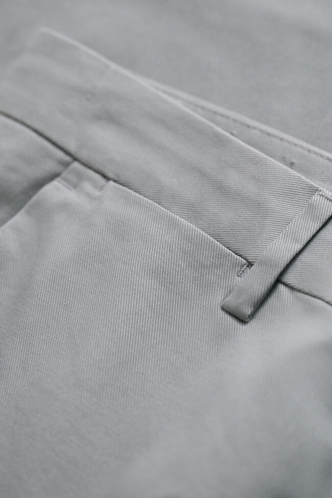 Eleganta chinos med slim fit