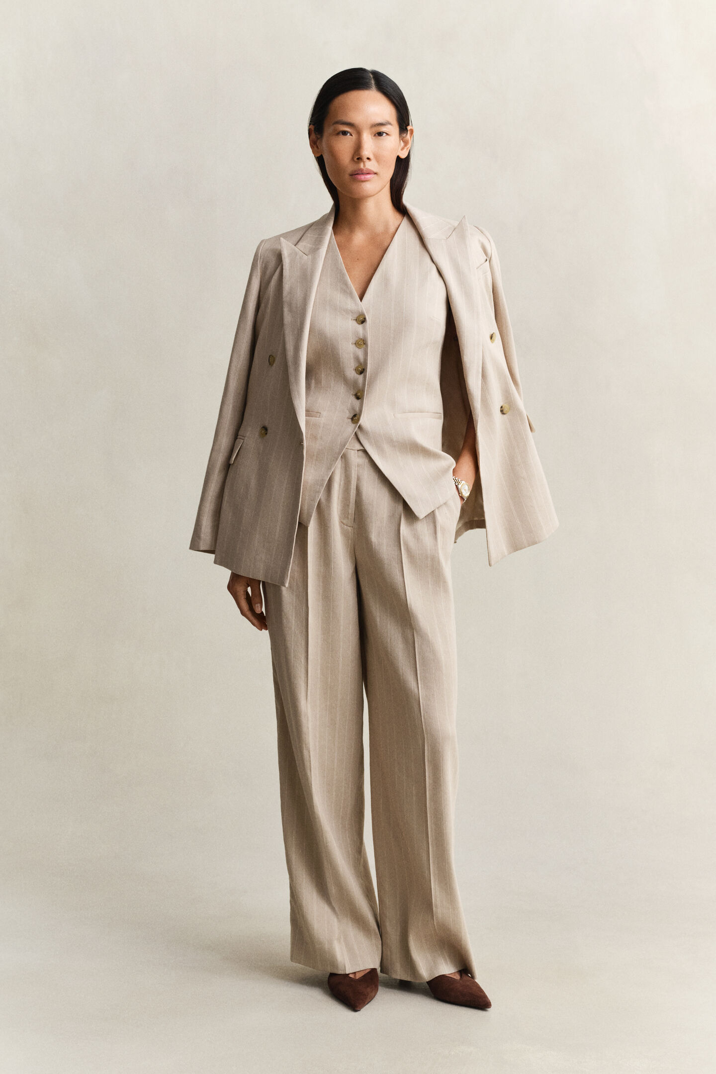 Kritstrecksrandig v&auml;st i linneblandning