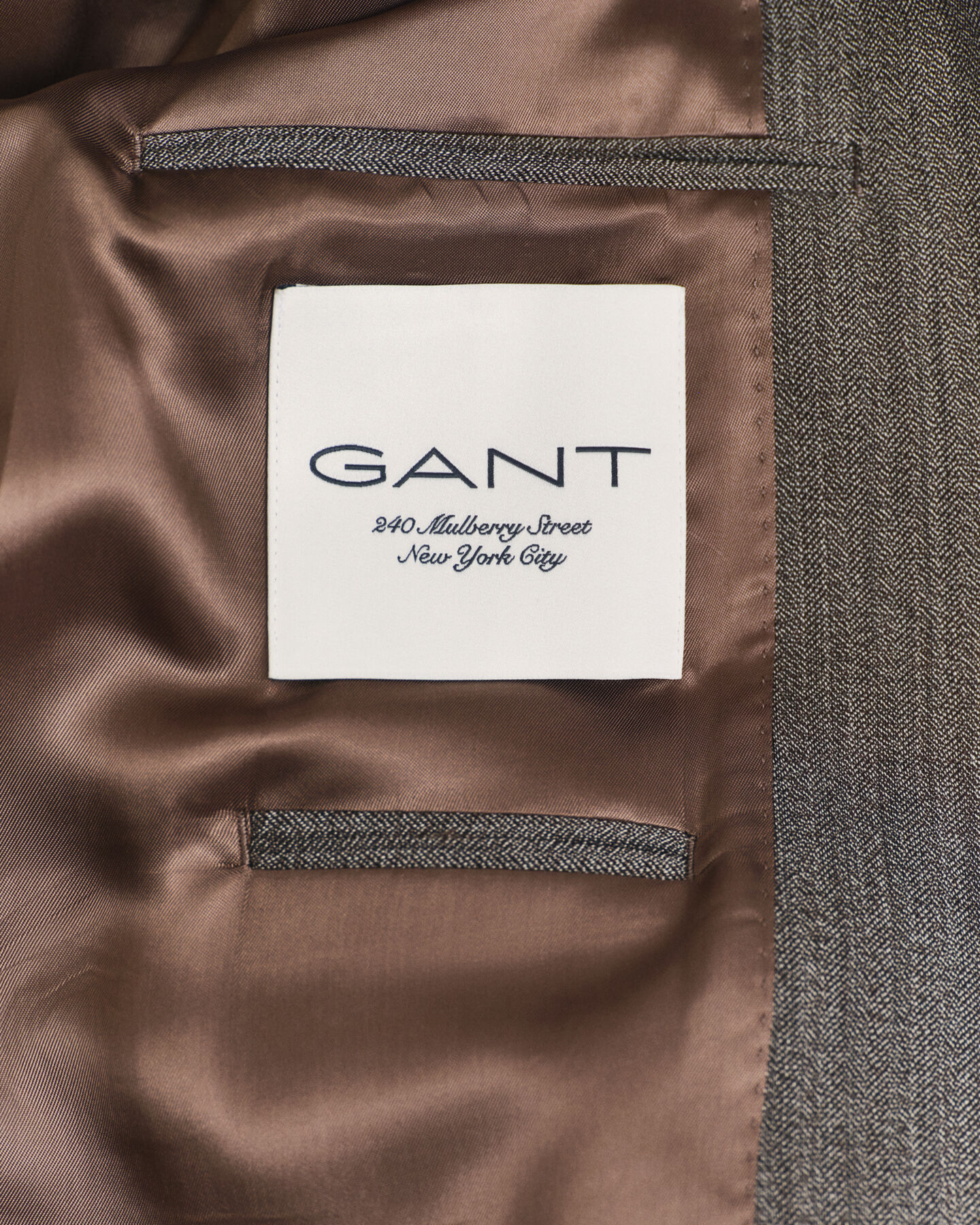 Fiskbensm&ouml;nstrad kostymkavaj