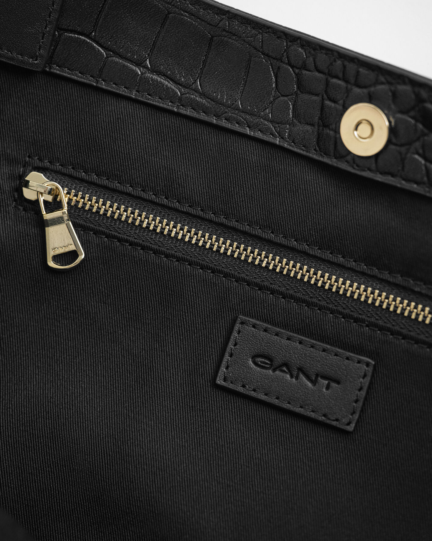 Totev&auml;ska i krokodilm&ouml;nster