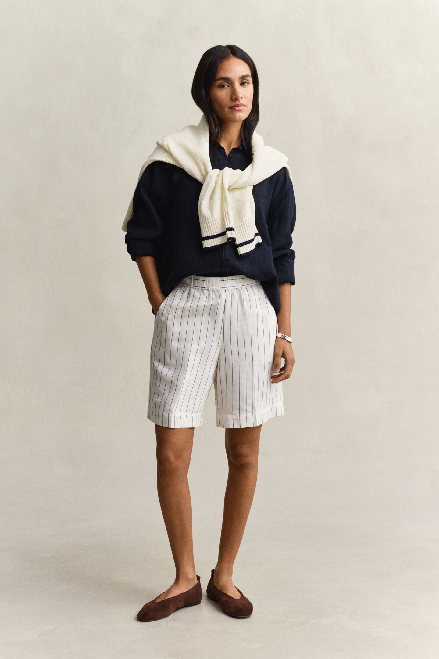 Randiga shorts i linneblandning