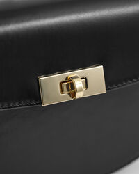 Axelv&auml;ska i l&auml;der