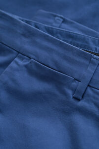 Eleganta chinos med slim fit