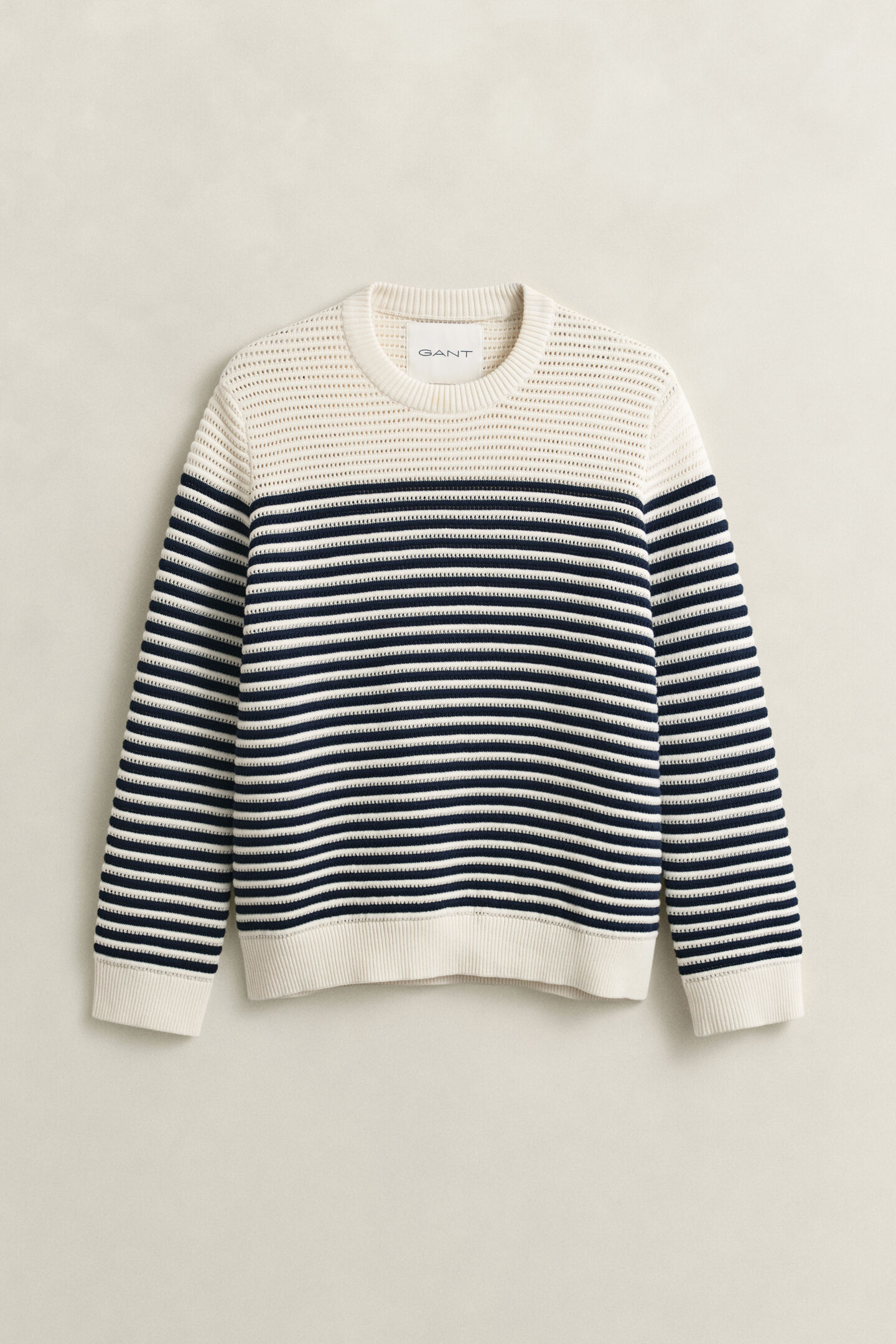 Randig tr&ouml;ja med rund halsringning