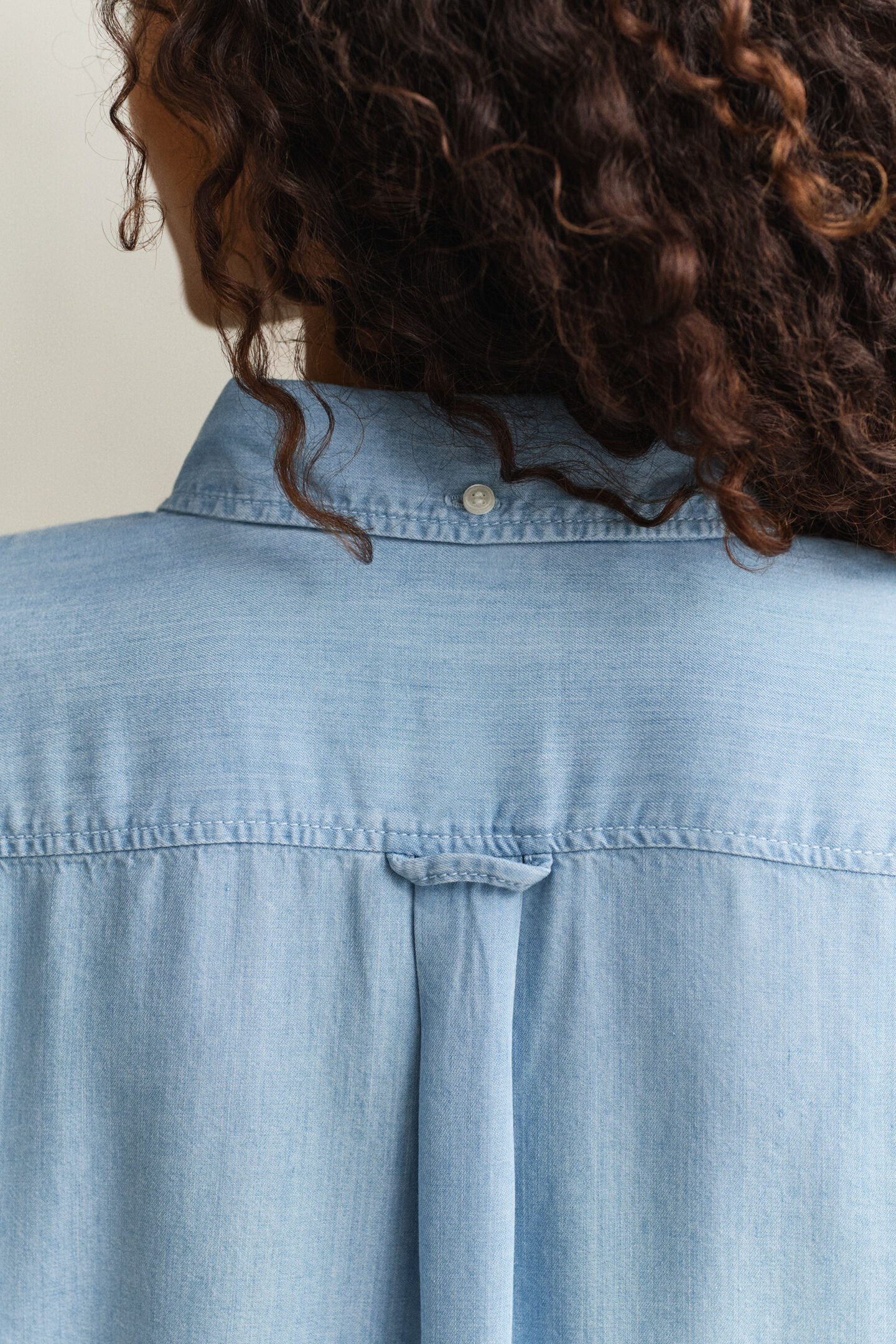 Indigof&auml;rgad skjorta