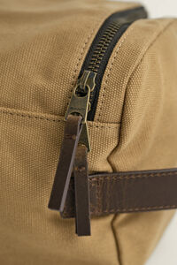 Modern necess&auml;r