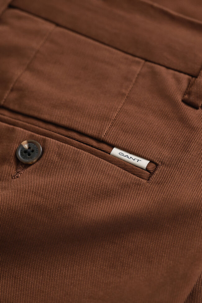 Eleganta chinos med slim fit