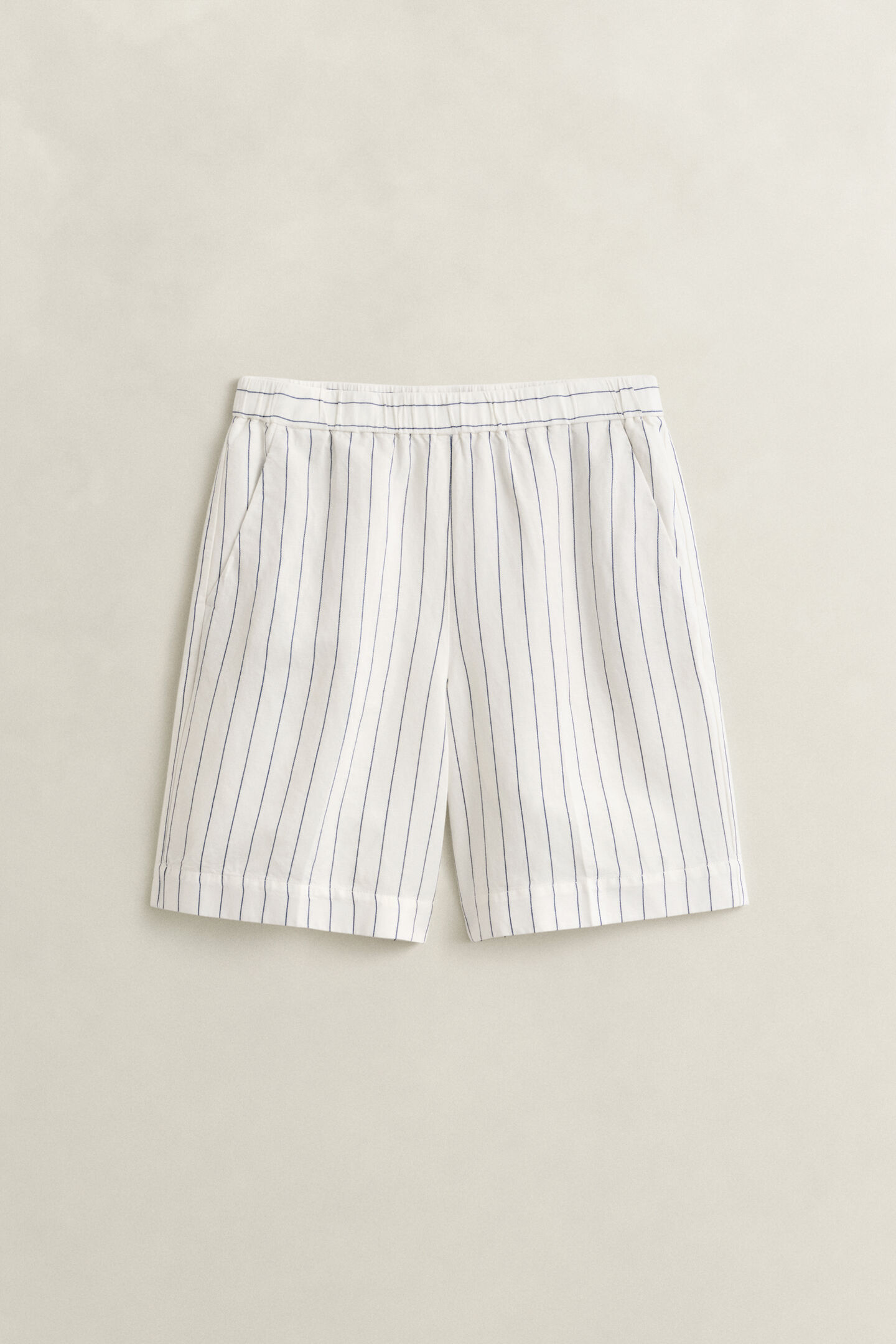 Randiga shorts i linneblandning