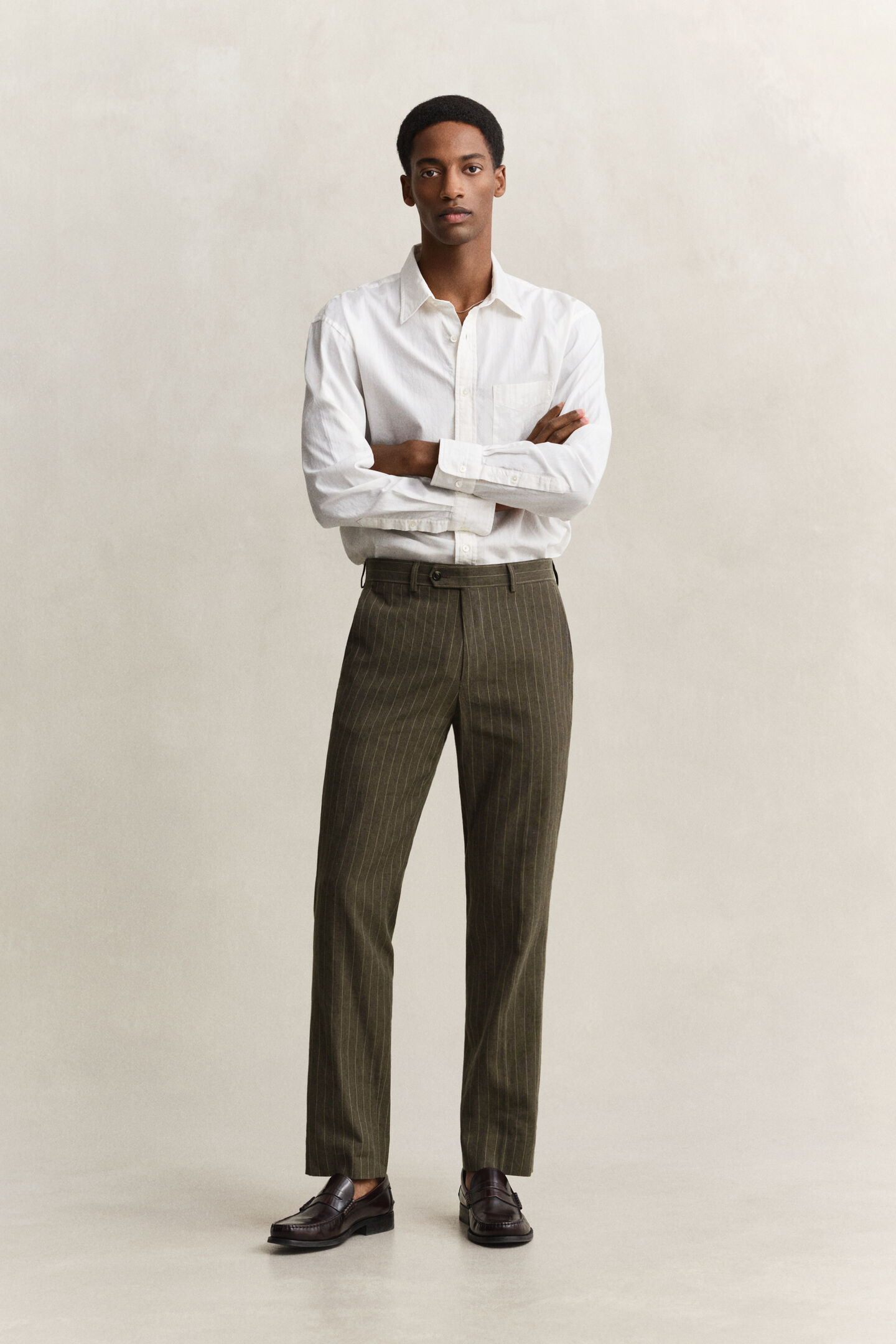 Kritstrecksrandiga kostymbyxor