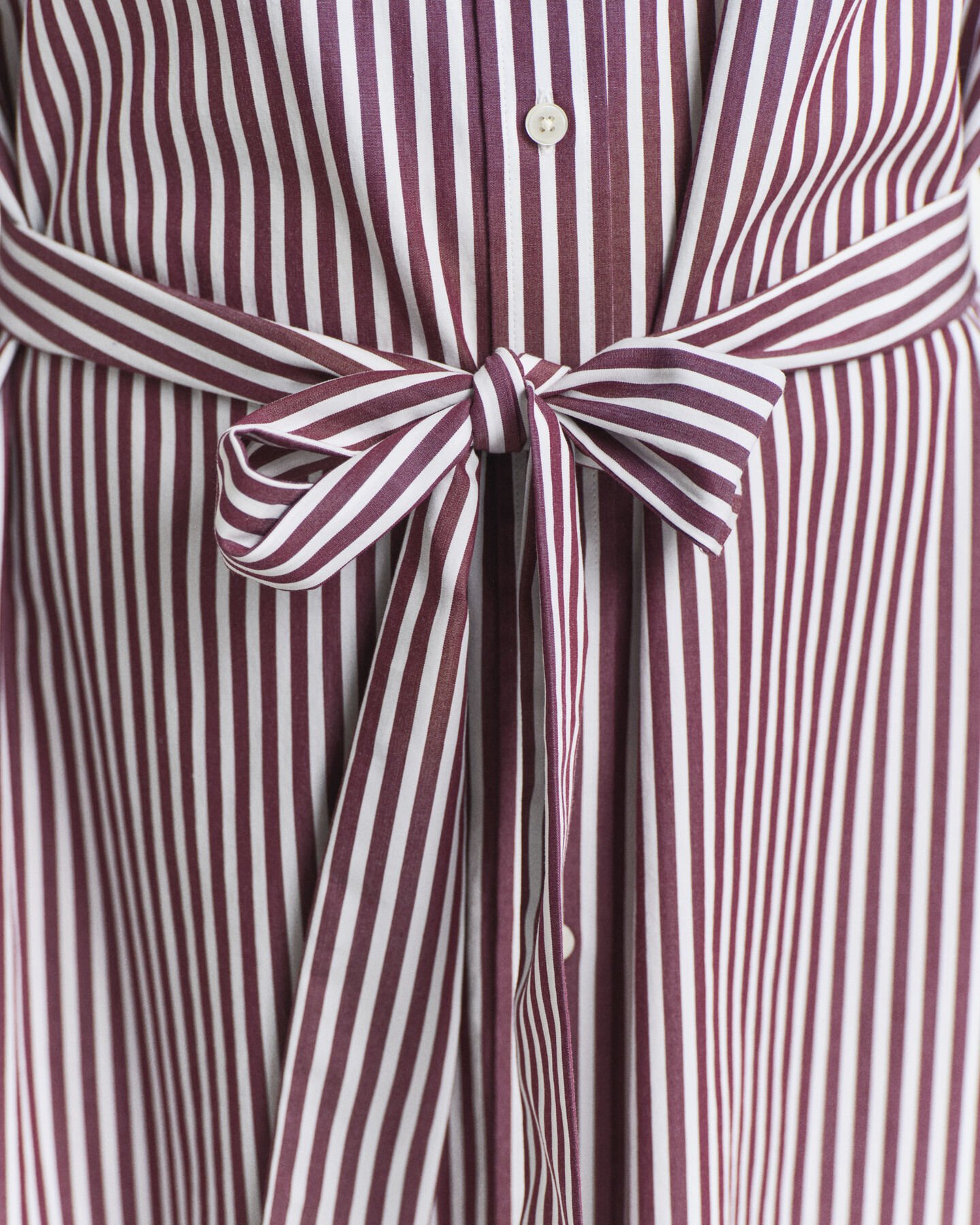 Klassisk skjortkl&auml;nning i poplin med b&auml;lte