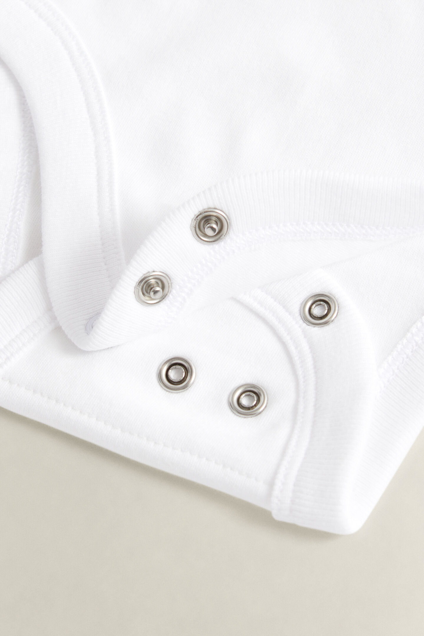 Baby set med sparkdr&auml;kt och m&ouml;ssa