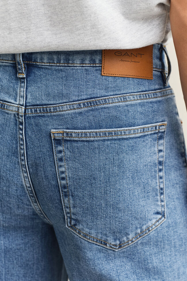 Regular fit jeans i stilren tv&auml;tt