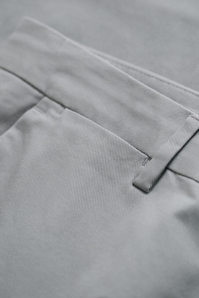 Eleganta chinos med regular fit