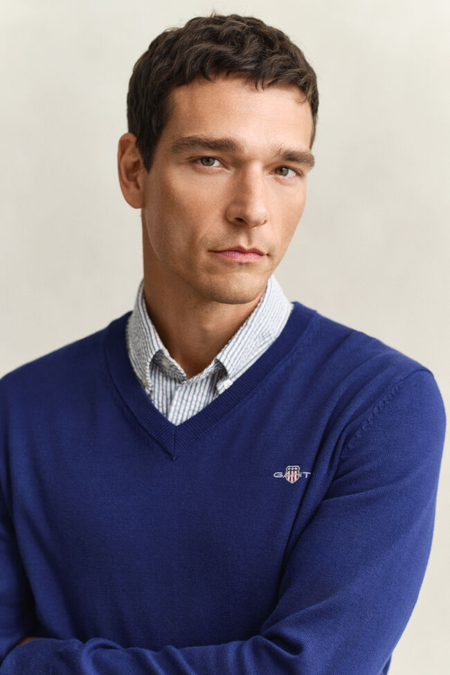 Klassisk V-ringad bomullstr&ouml;ja