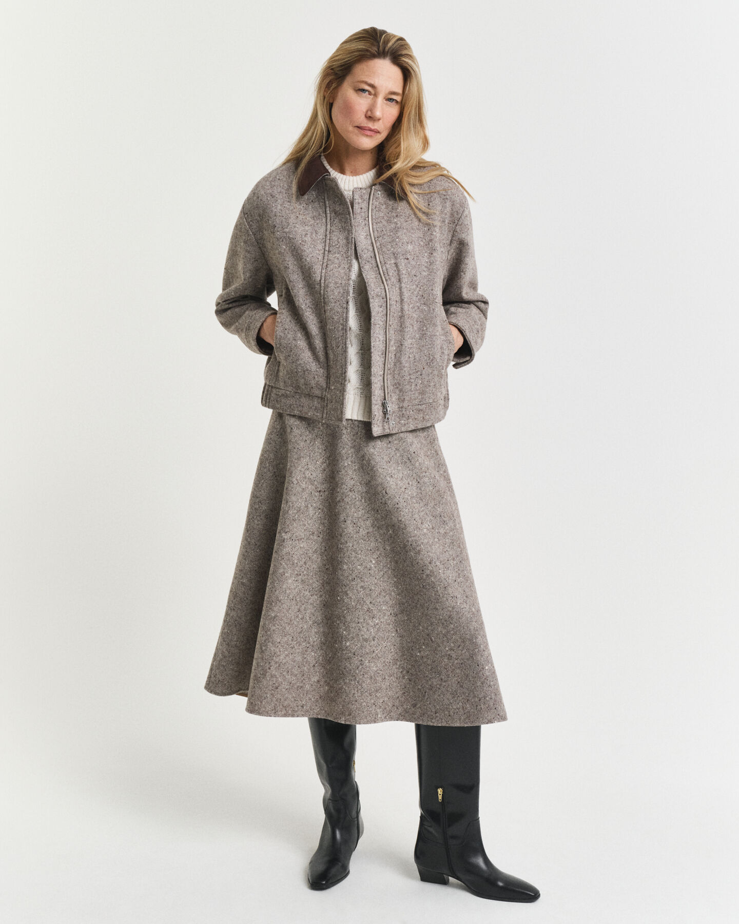 Utsv&auml;ngd midikjol i ull