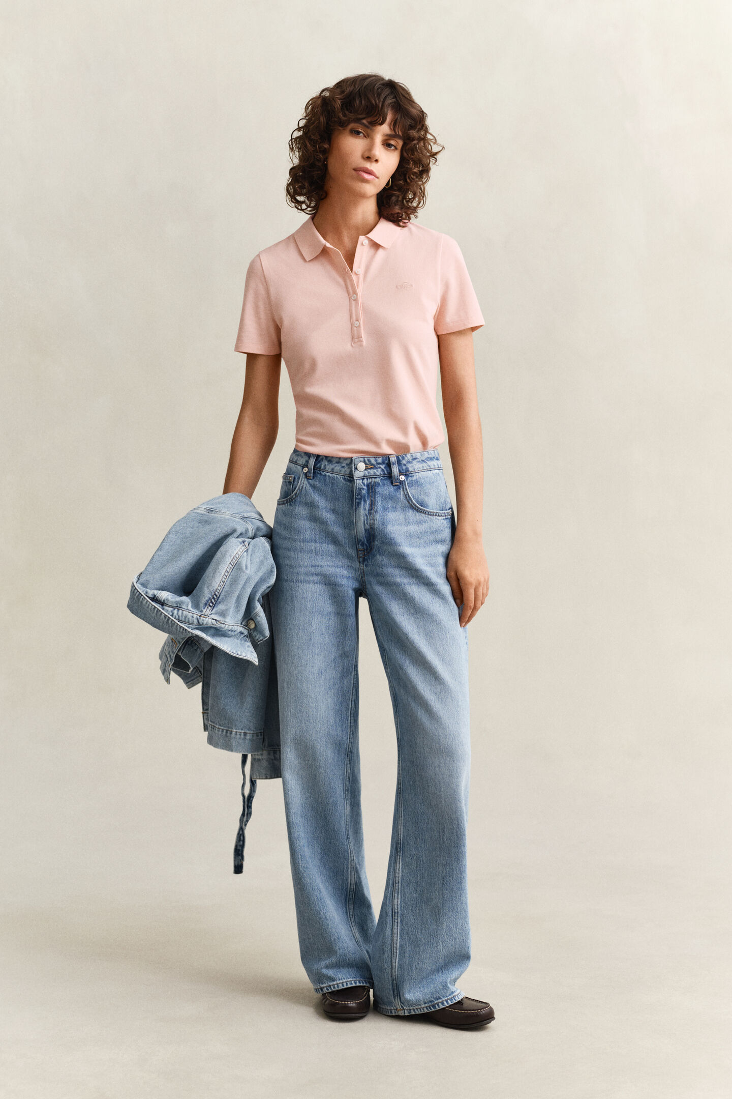 Slim fit pik&eacute;tr&ouml;ja