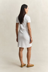 Pik&eacute;kl&auml;nning med sk&ouml;ldemblem